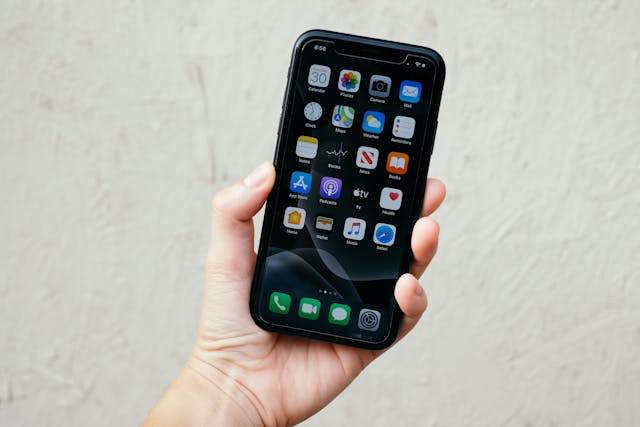 /heres-why-you-should-put-a-privacy-protector-on-your-screen feature image