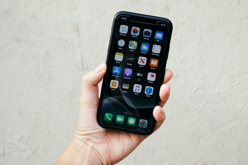 /heres-why-you-should-put-a-privacy-protector-on-your-screen feature image