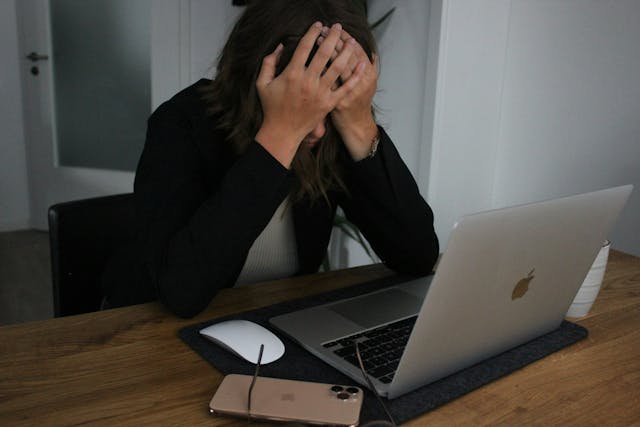 /dont-be-overwhelmed-by-digital-privacy-easiy-digestible-tips-to-stay-safe feature image