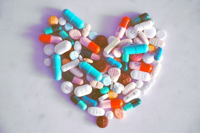 /leveraging-artificial-intelligence-for-efficient-drug-discovery-and-development feature image