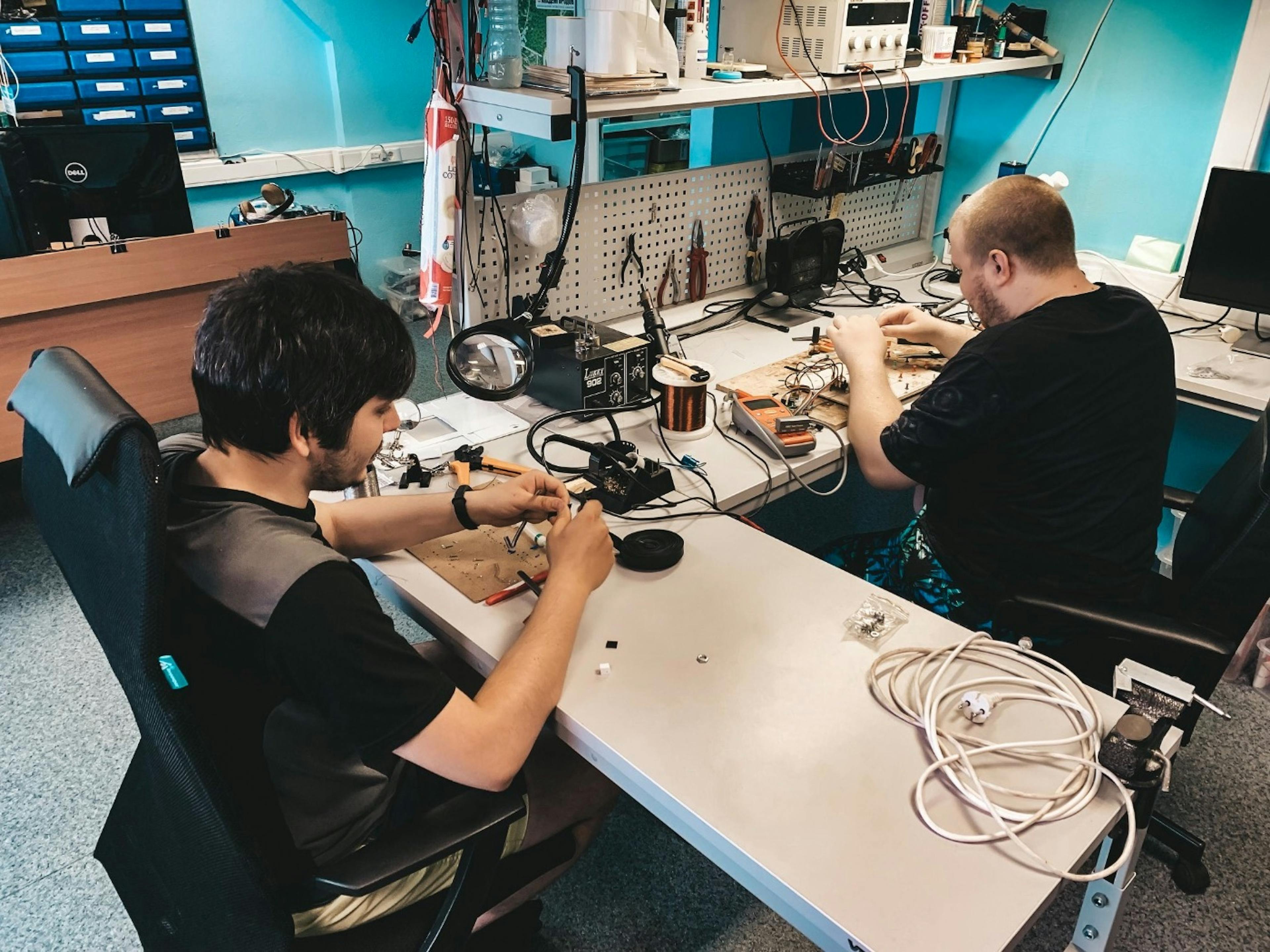 C-Robotics KZ Equipo detrás del proceso de creación de robótica submarina