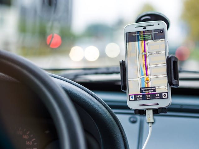 /bluetooth-trackers-vs-gps-trackers-which-are-better feature image