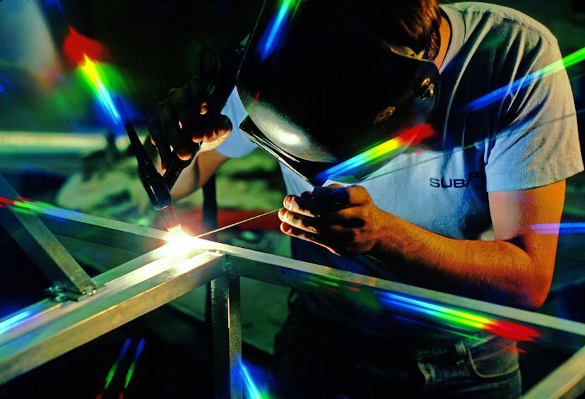 /can-manufacturers-use-ar-to-improve-supply-chain-efficiency feature image
