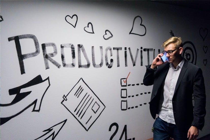 /5-productivity-hacks-for-solo-founders-7n2g31vr feature image