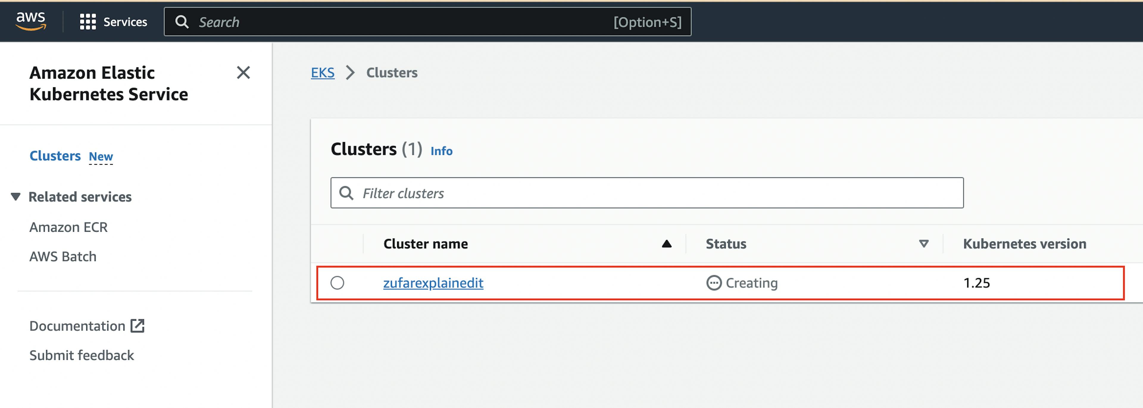 EKS 클러스터 "생성" 상태를 볼 수 있는 AWS CloudFormation에 대한 포인터가 있는 AWS 웹 페이지의 스크린샷