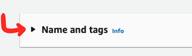 "이름 및 태그" 섹션에 대한 포인터가 있는 AWS 웹 페이지의 스크린샷