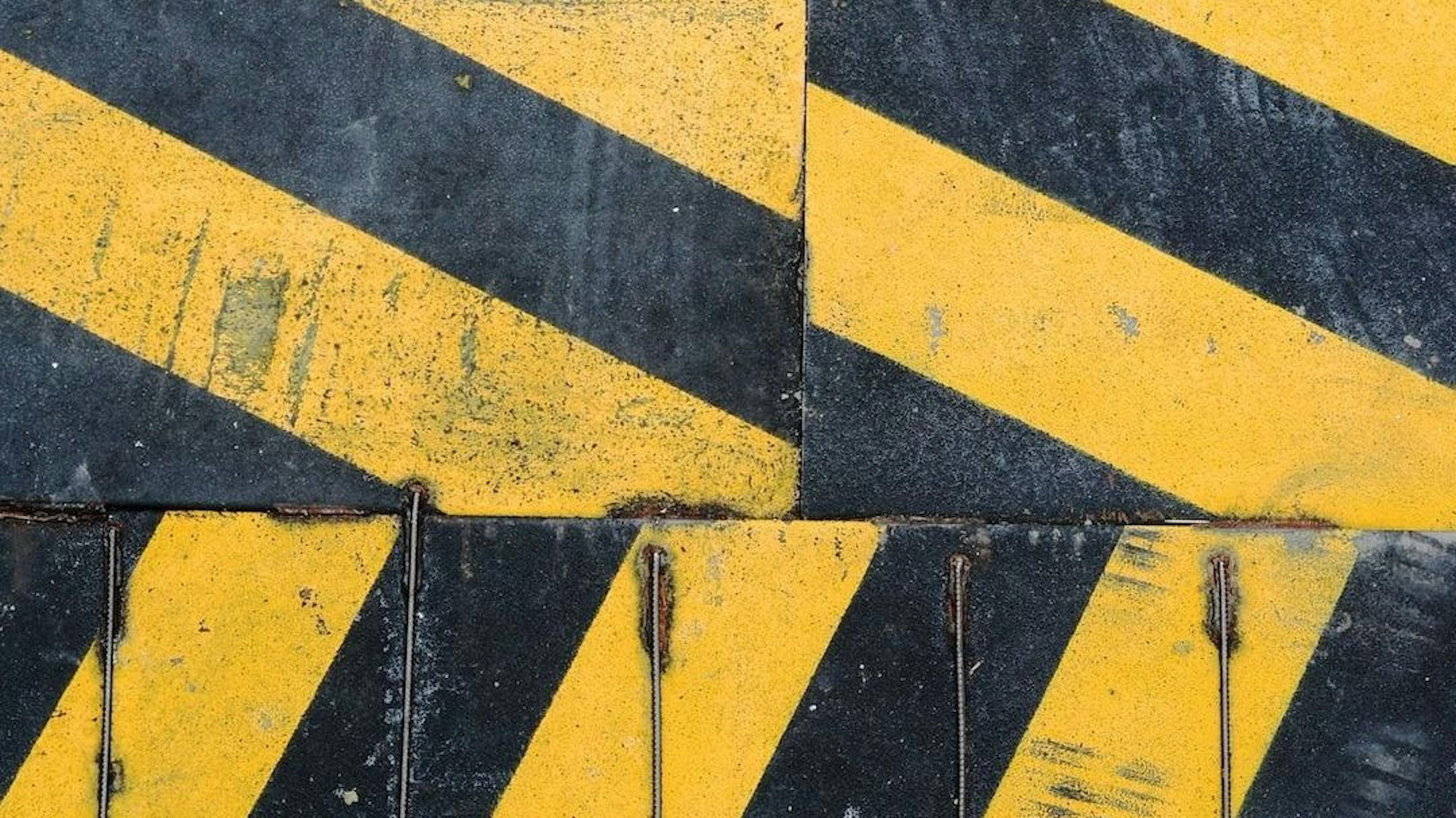 featured image - How Enterprises Can Mitigate the Potential Risks of Generative AI