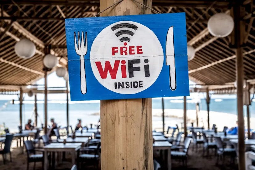 /how-to-be-careful-when-sharing-wifi-password-with-qr-code feature image