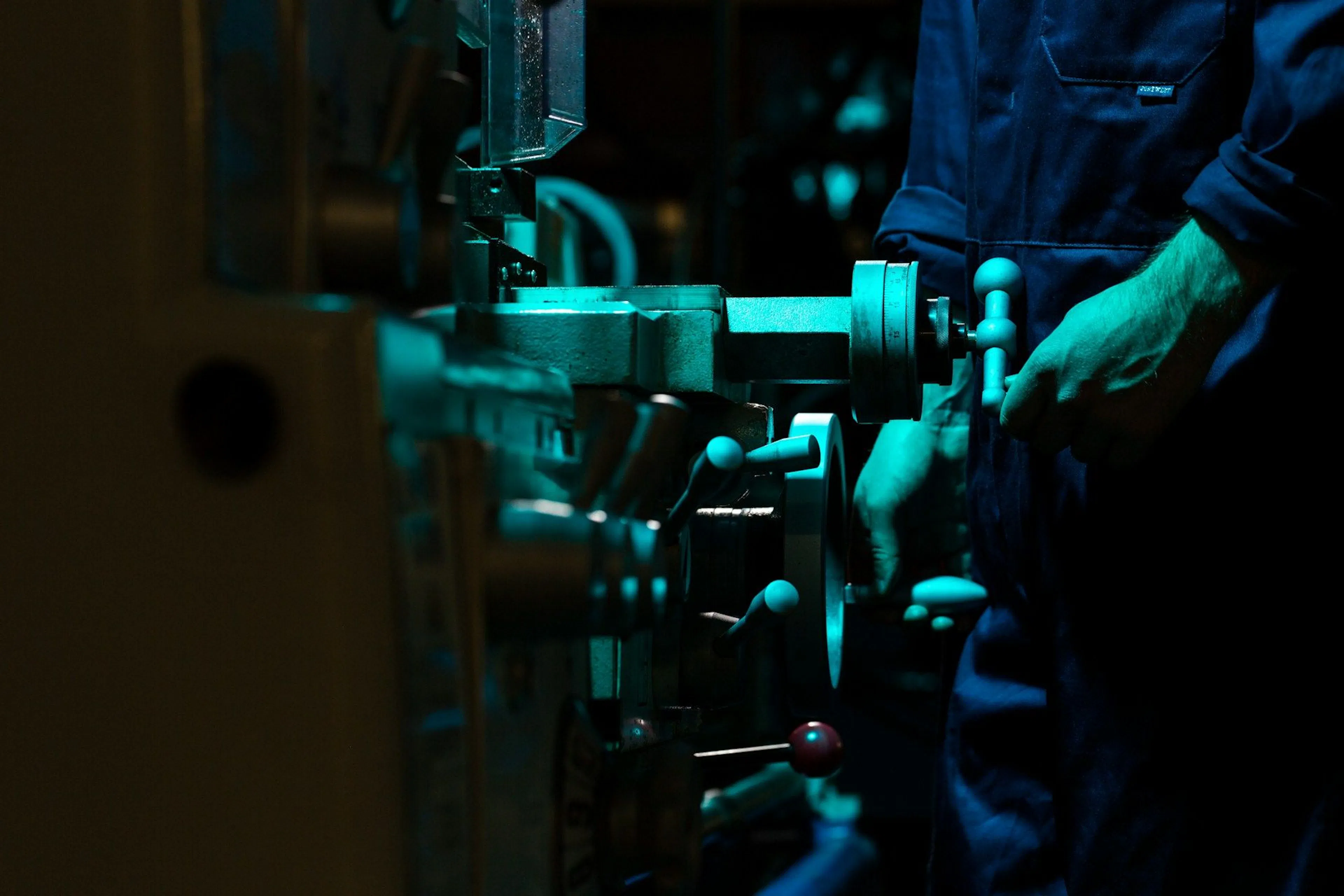 featured image - The Engineer in the Machine: Neo Wants to Be a Kaggle Grandmaster in a Box