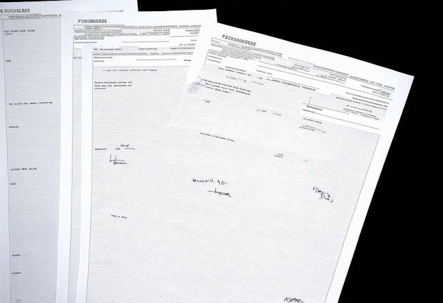 /craig-wrights-bitcoin-white-paper-document-questioned-for-forgery feature image