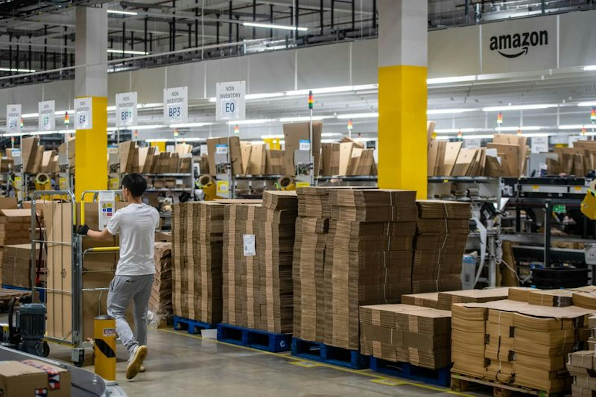 Amazon manque de personnes prêtes à rejoindre ses entrepôts | Bloomberg[4]