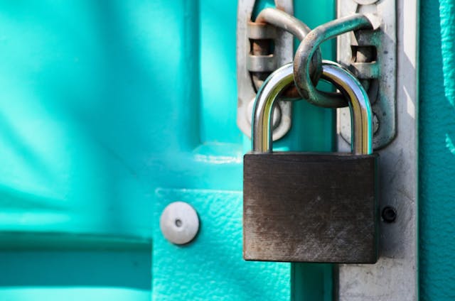 /a-step-by-step-guide-to-building-secure-oracles-with-oasis-rofl feature image