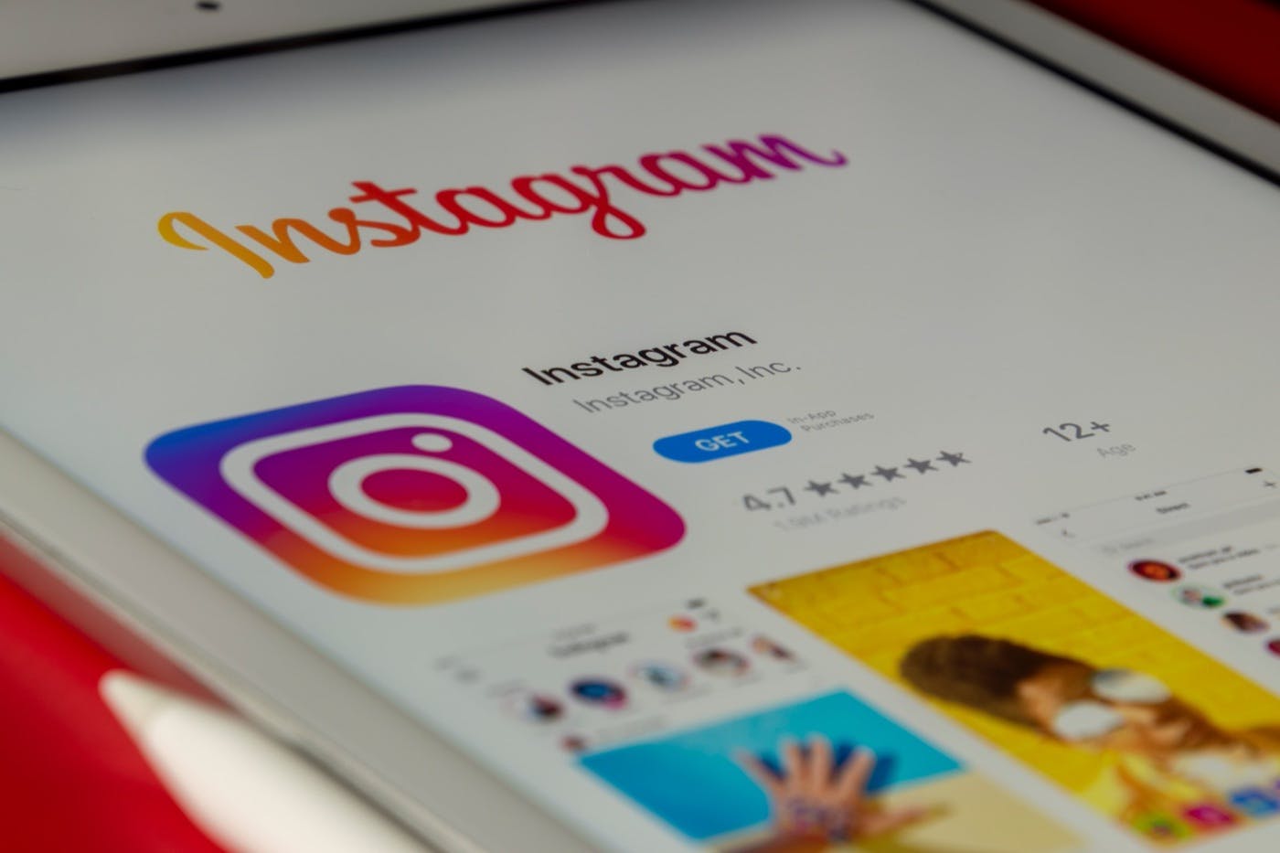 featured image - 5 Simple Tricks to Organically Grow Your Instagram Following