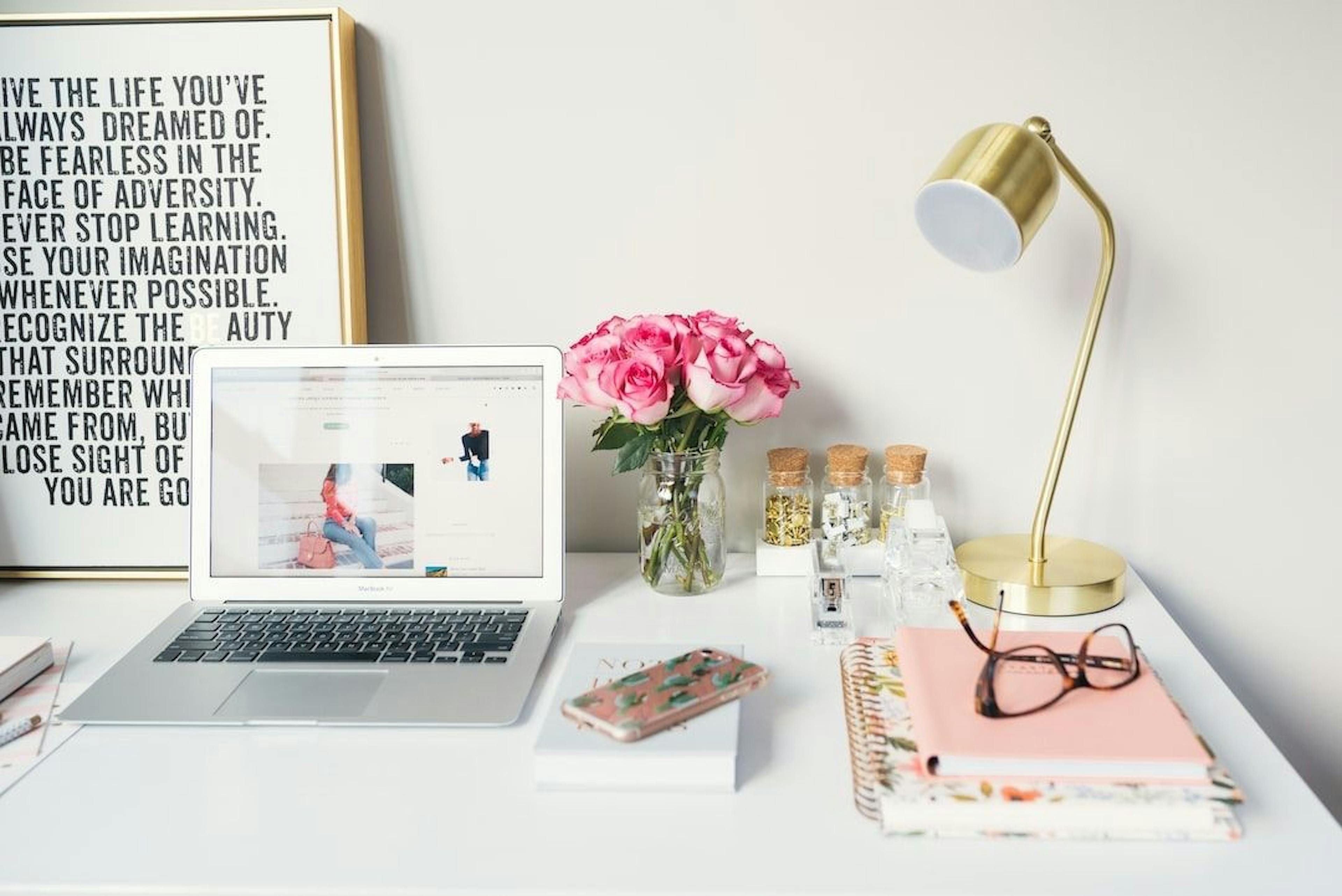 featured image - Learn How to Monetize Your Blog From These 5 Lifestyle Bloggers