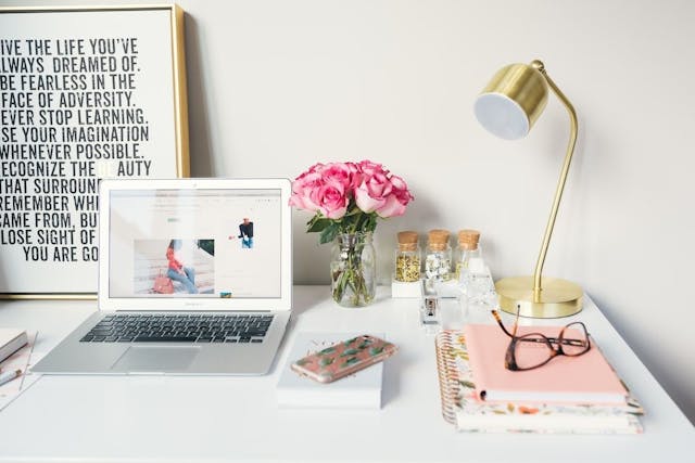 /learn-how-to-monetize-your-blog-from-these-5-lifestyle-bloggers feature image