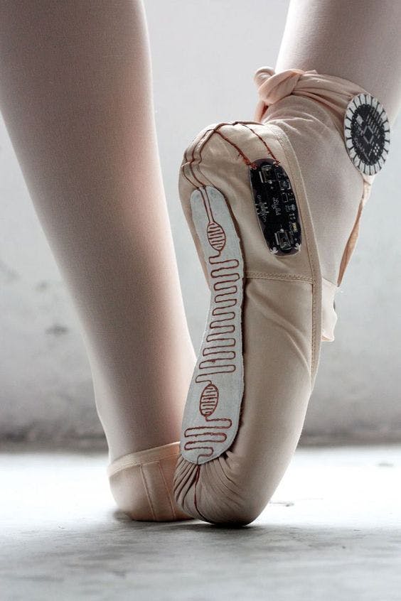 “Smart” Ballet Shoes Trace Dancers |