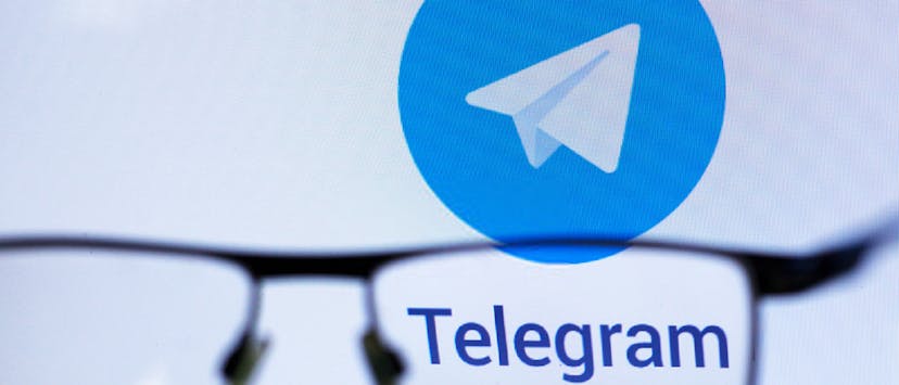 /building-a-telegram-chat-with-a-mt4-forex-trading-expert-advisor-iz13w32be feature image