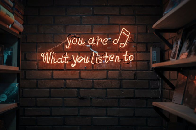 /11-must-hear-podcasts-for-developers feature image