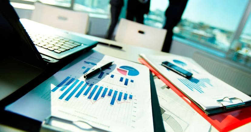 /4-tips-for-building-a-successful-business-from-scratch-in-2022 feature image