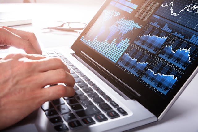 /4-tips-to-become-a-successful-entry-level-data-analyst-bo3133rh feature image