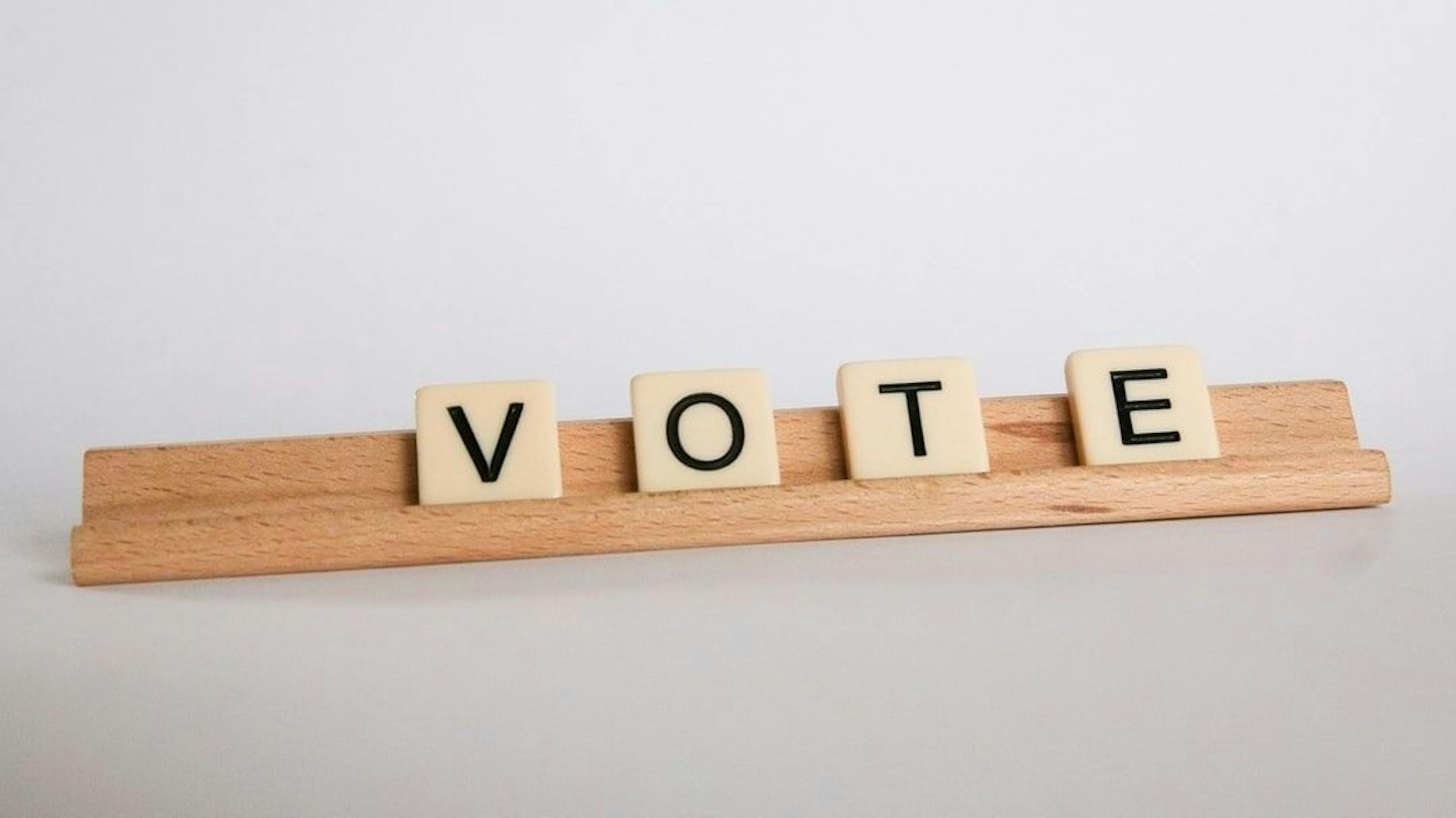 featured image - How to Build a Voting Application for Tech Courses with GraphCMS and Nuxt