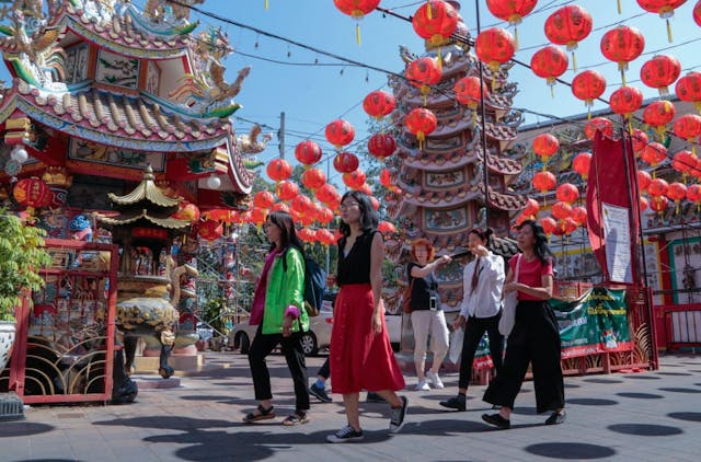 /east-meets-west-navigating-differences-in-values-and-positioning-in-the-asian-market feature image