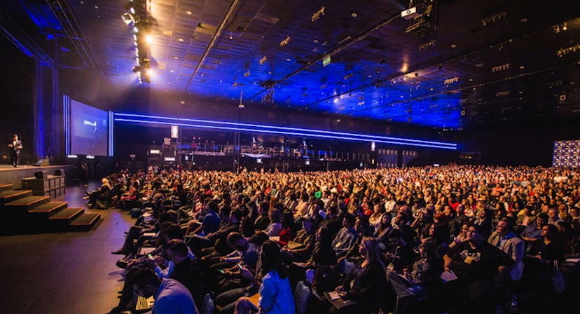/5-notable-cryptocurrency-conferences-to-attend-in-2022 feature image