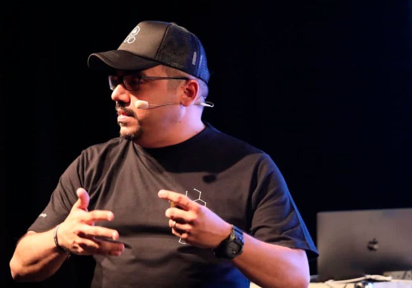 /anibal-garrido-co-organizer-of-caracas-blockchain-week-education-is-the-way-to-increase-adoption feature image