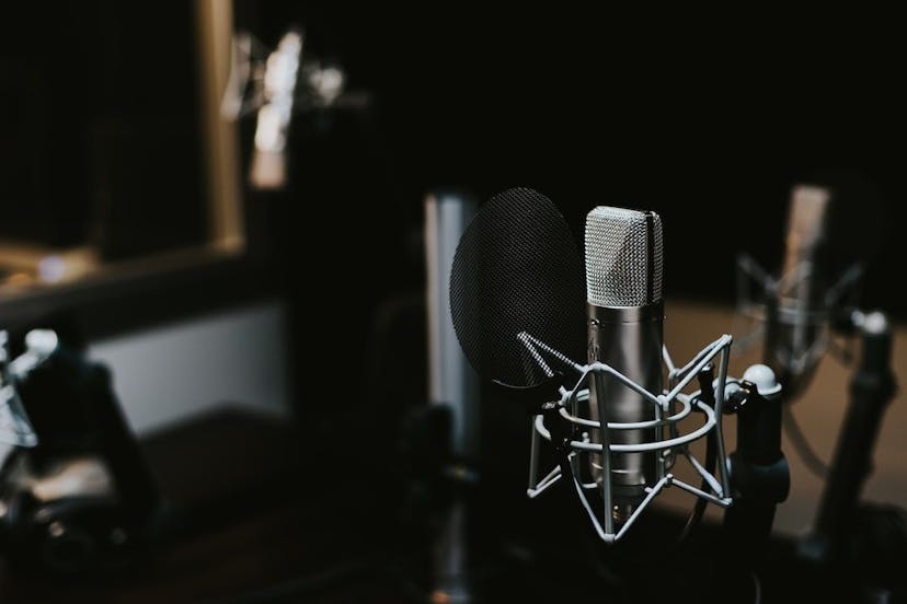 /10-podcasts-that-will-boost-your-growth-in-business-and-life feature image