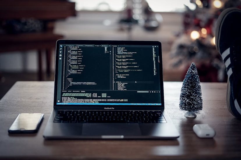 /4-tips-and-tricks-that-will-make-your-reactjs-code-more-clear-and-reliable feature image