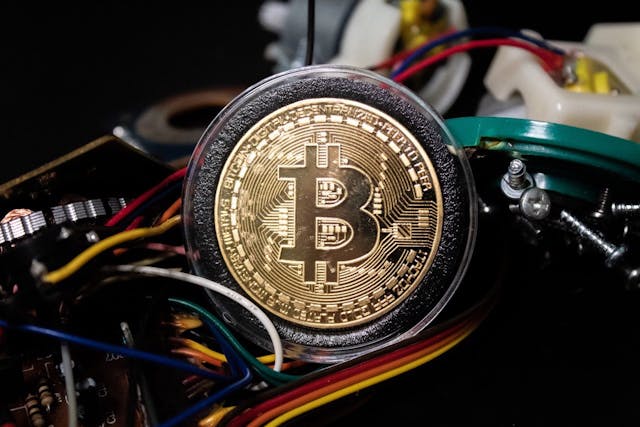/how-stock-markets-and-fed-policy-affect-cryptocurrencies feature image