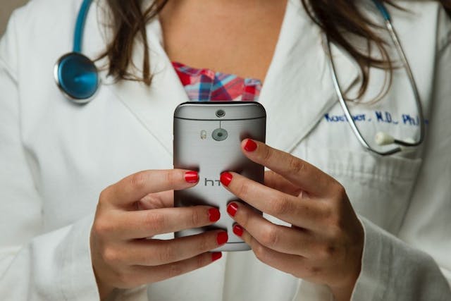 /10-emerging-technology-trends-in-healthcare-for-2023-and-beyond feature image