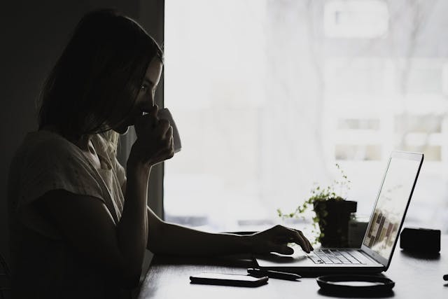 /stop-feeding-the-algorithm-creative-ways-to-disconnect-from-data-hungry-platforms feature image