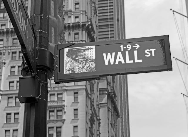 /an-insiders-view-on-digital-asset-opportunities-for-institutional-investors-rhj33ui feature image