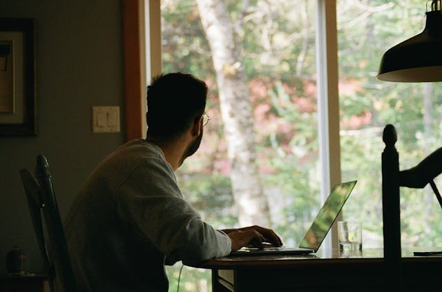 /8-ways-to-ensure-secure-remote-work-across-your-company-b82y33q1 feature image
