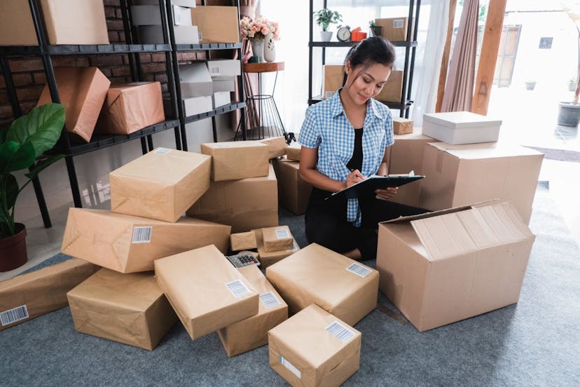 /4-ecommerce-shipping-strategies-to-improve-conversions feature image