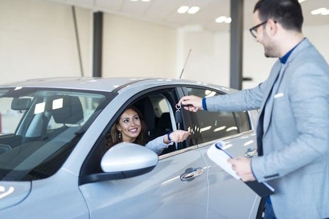 /the-automotive-industry-shifts-online-with-digital-marketing-tactics-khce358r feature image