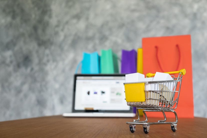 /7-effective-ways-to-boost-your-ecommerce-business-with-helpdesk feature image