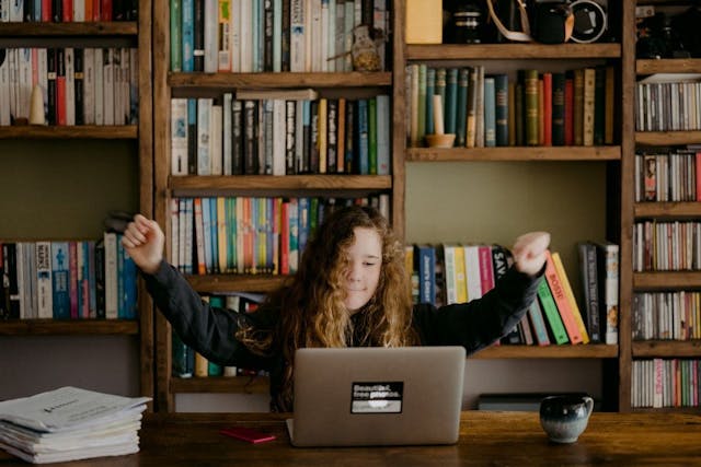 /what-are-the-differences-between-an-lms-and-an-lxp feature image