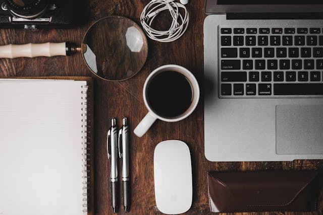 /6-strategies-and-tools-to-manage-multiple-jobs-effectively feature image