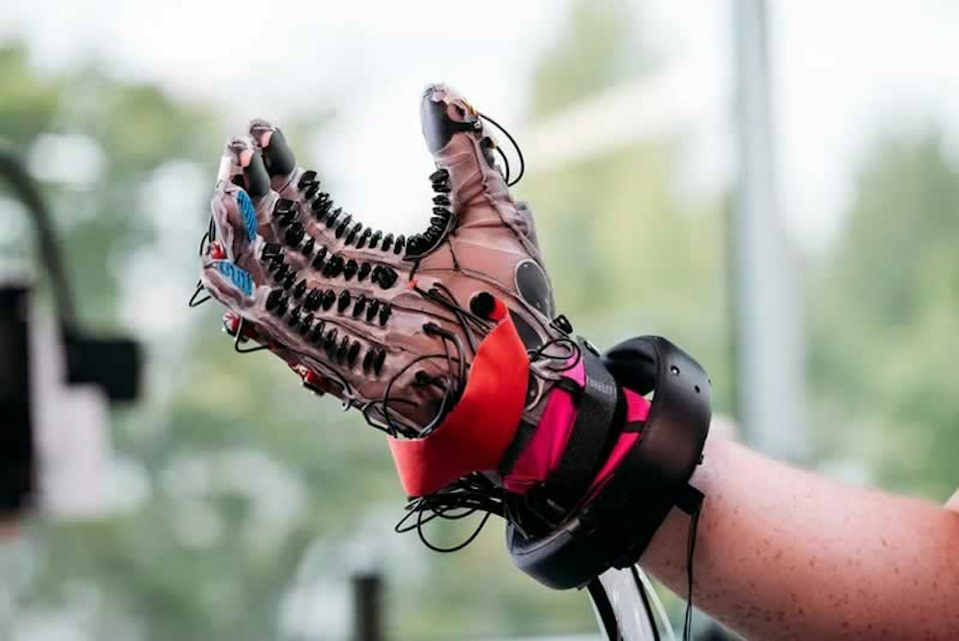 Haptic gloves receive your movements which will be processed by programs to generate in the Metaverse