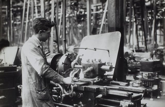 /industrial-iot-and-devops-how-to-get-started-lf25345w feature image
