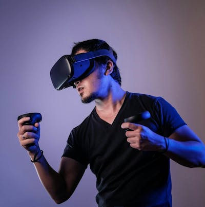 /the-psychological-benefits-of-playing-vr-games feature image