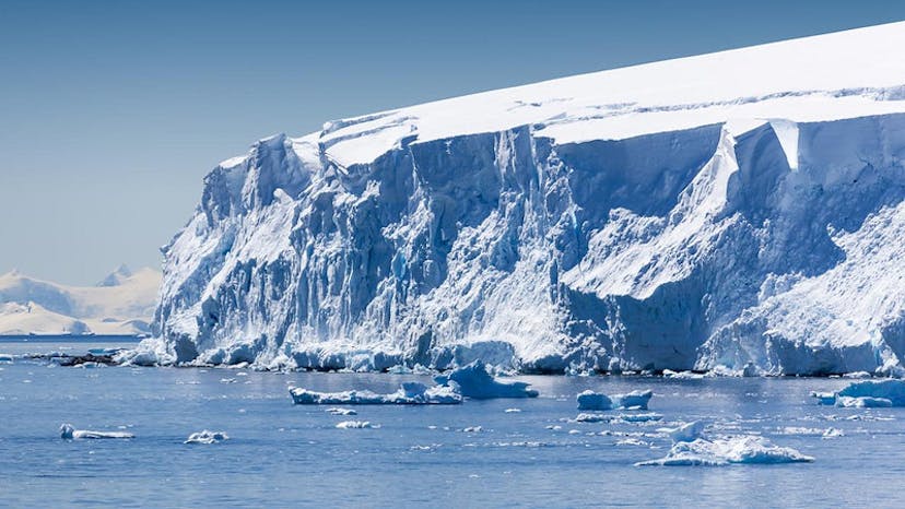 /race-against-time-geoengineers-propose-underwater-curtains-to-slow-melting-of-doomsday-glacier feature image