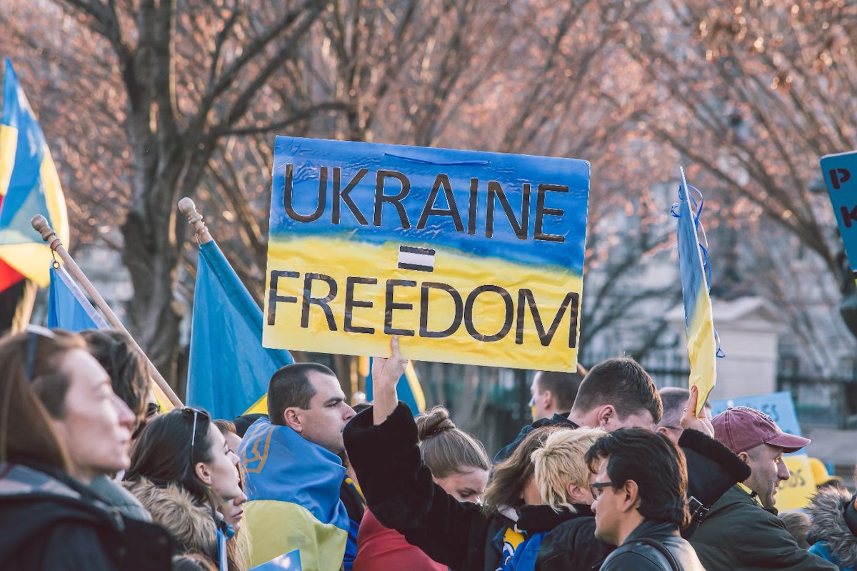 featured image - Các kỹ thuật viên Ukraine đang kết hợp công việc và tình nguyện như thế nào