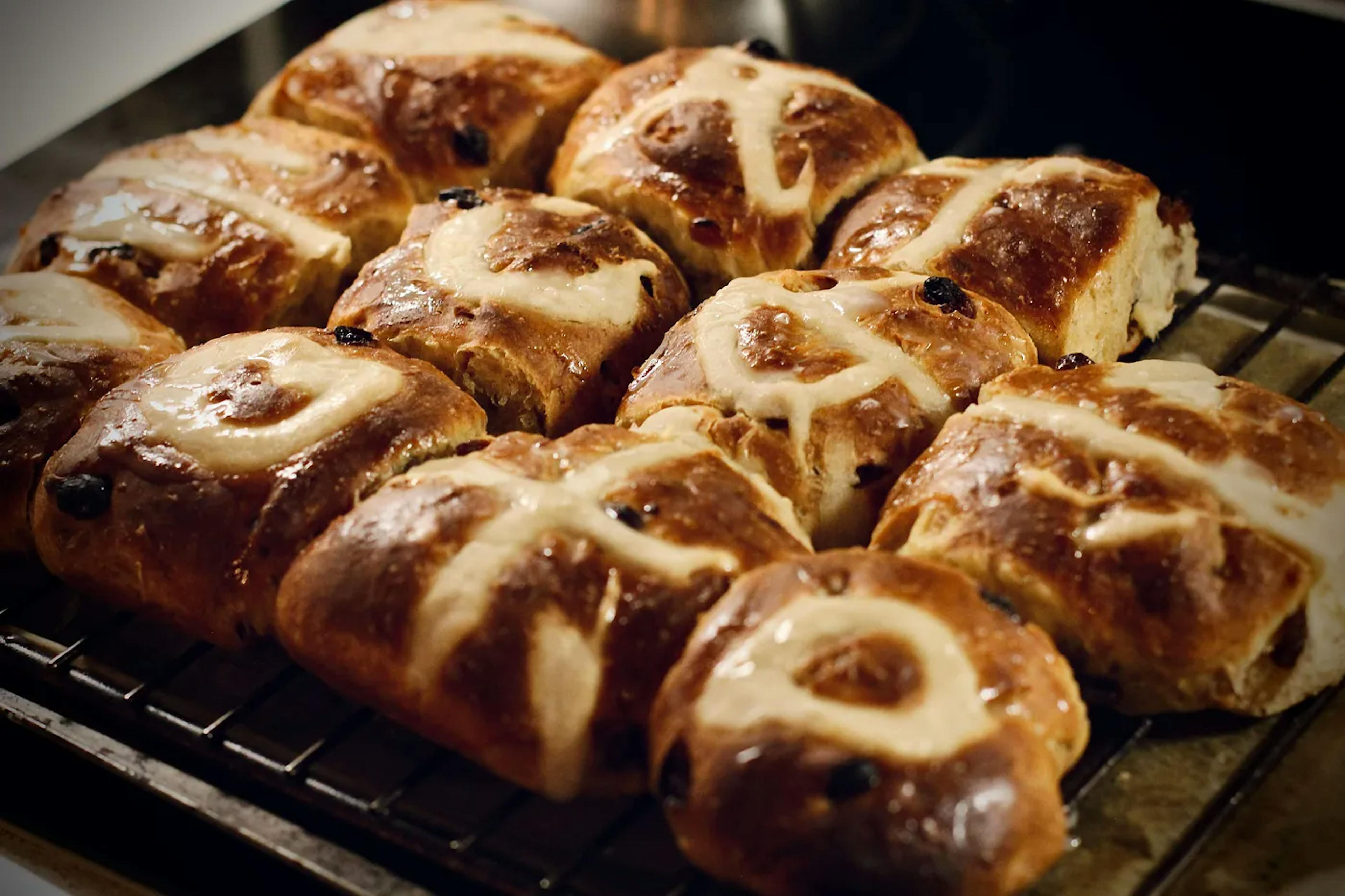 Freshly baked hot cross buns (photo by author)