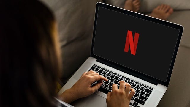 /movie-streaming-apps-innovating-way-to-redefine-entertainment-km2734gu feature image