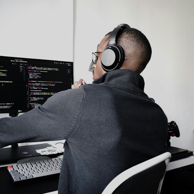 /from-junior-to-senior-nodejs-developer-lessons-learned feature image