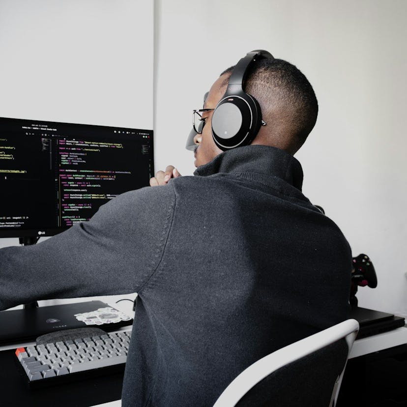 /from-junior-to-senior-nodejs-developer-lessons-learned feature image