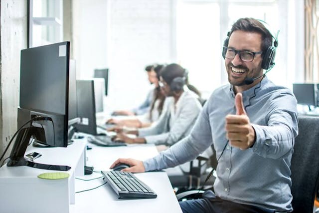 /importance-of-customer-service-and-how-to-improve-it-em2y3y0a feature image